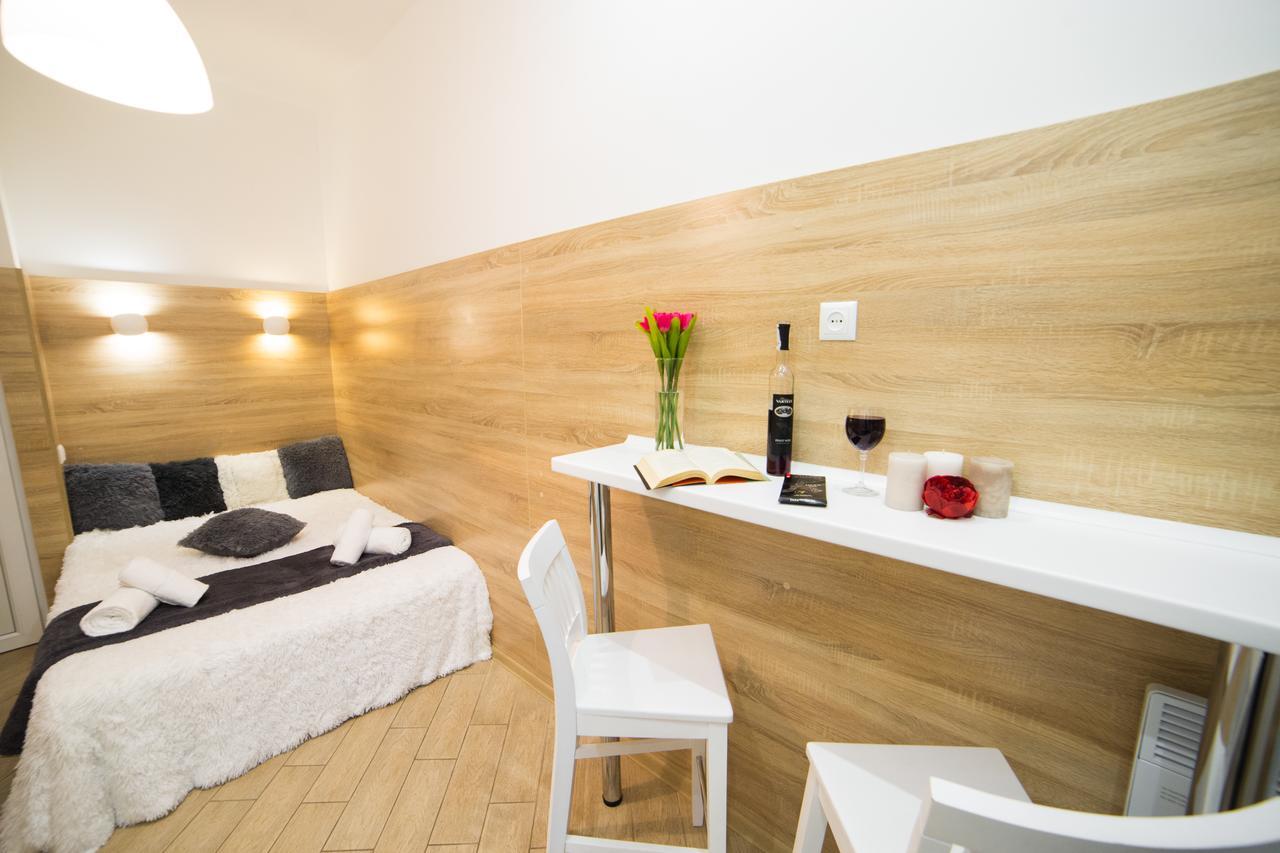 Mini Economy Apartments- Filatova 10 Львов Экстерьер фото